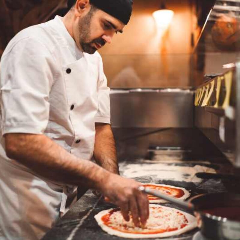 Pizza a Caffe u Veverky - výroba pizzy
